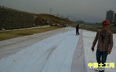 復合土工膜鋪設有什么特別的要求